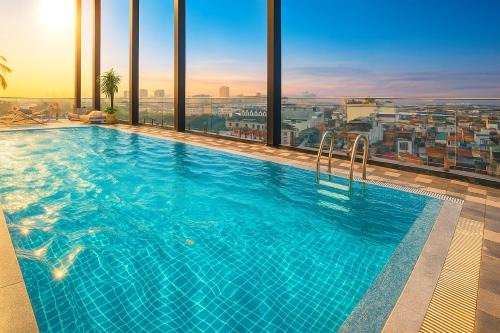 Hang Bac Hotel | MAY DE VILLE Lakeside Hotel