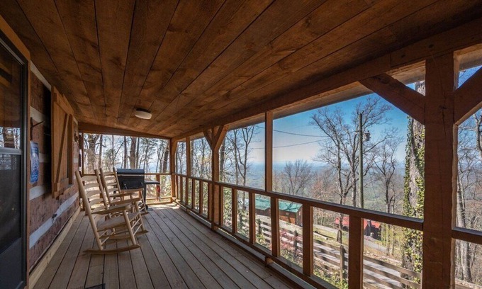 Bluff Mountain Cabin | May Last Minute Deals!