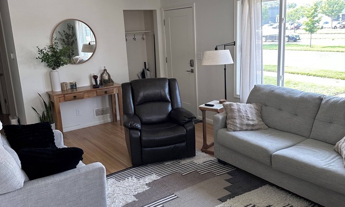 Kutzky Park House | Mayo Discount! Main floor 3 Bed 1 bath, 6 blocks from Mayo Clinic