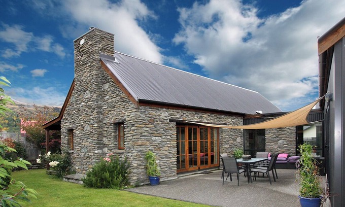 Arrowtown House | Maytime Cottage - Arrowtown Holiday Home