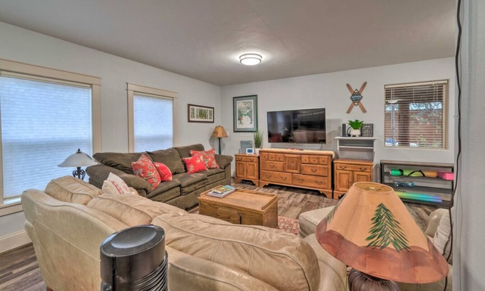 McCall House | McCall's Cabin w/AC, Firepit, Hot Tub & Kayaks