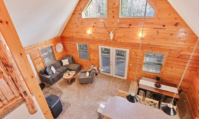 Bear Basin Estates Cabin | Mccall's Cozy Cottage Loft Cabin Retreat Walk to Lake