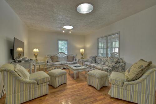 Williamstown House | Mccaysville River House- Cuddleup