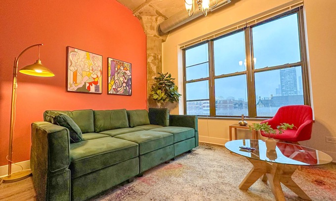 Near South Side Apartment | McCormick 2B/2Ba for up to 8 guests with Skyline view and optional parking