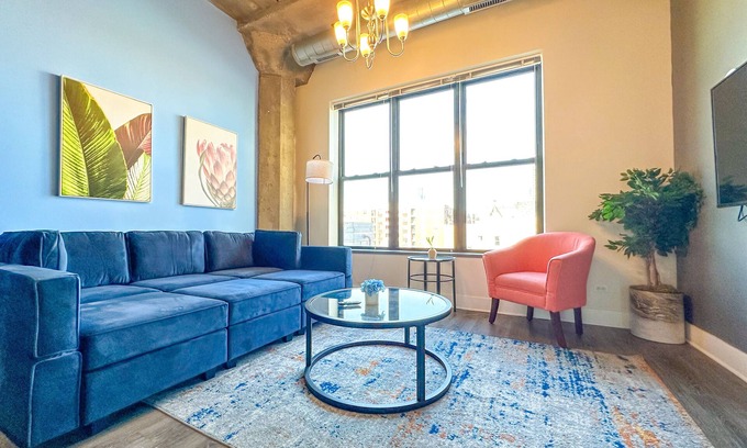 Near South Side Apartment | McCormick 2B/2Ba for up to 8 guests with Skyline view and Optional parking
