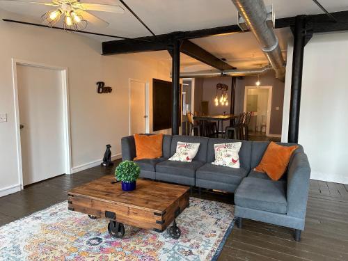 Near South Side Apartment | McCormick Place Spacious 5BR Suite with Pool Table & Optional Parking Sleeps 10 Near Soldier Field and Grant Park