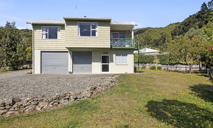 Havelock House | McFalls Bach - Havelock Holiday Home