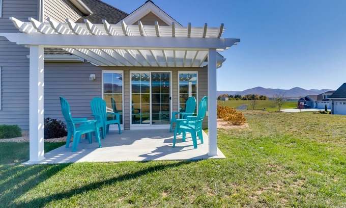 McGaheysville House | McGaheysville Townhome w/ Mountain Views!