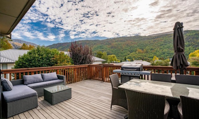 Arrowtown House | McKibbin Lodge - Arrowtown Holiday Home