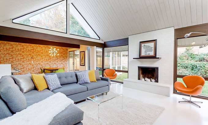Garden Home-Whitford House | MCM home with atrium & yoga area near Nike HQ, Intel & Washington Square Mall