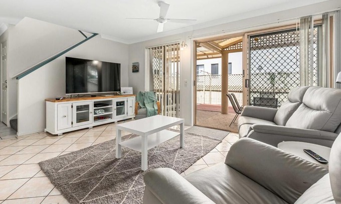 Redcliffe Apartment | McNaughton Townhouse