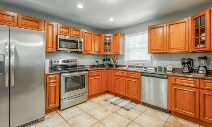 East Chattanooga House | Meade Manor - 3bd-2bth - 2000+sf - Central Location - Quiet street - Game Room