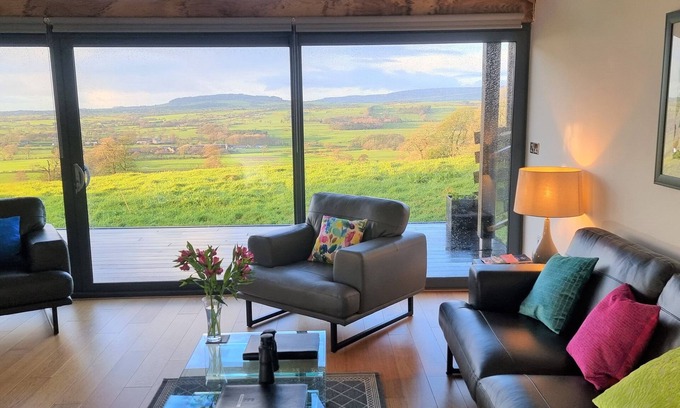 Longridge Cottage | MEADOW COTTAGE AT HILL TOP FARM, family friendly in Longridge