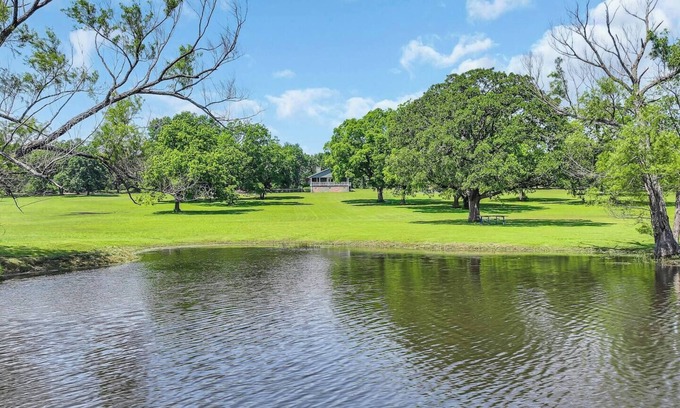 Ardmore House | Meadow Lodge - 78 Acres & Lake @ Road Runner Ranch