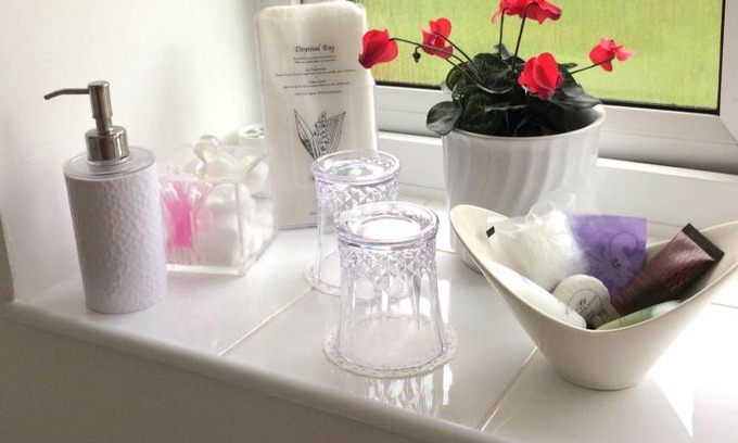 Tideswell Bed & Breakfast | Meadow Lodge