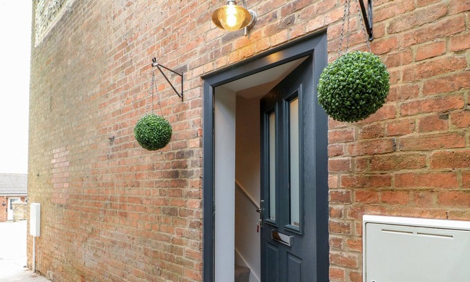 Mayfield House | MEADOW VIEW, family friendly, character holiday cottage in Ashbourne