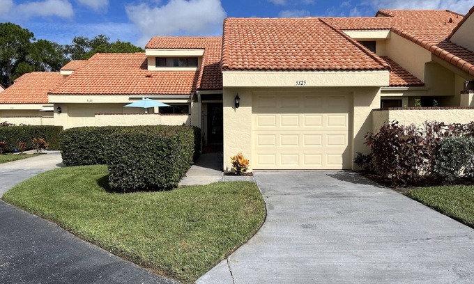 The Meadows House | Meadows Townhouse With Golf View