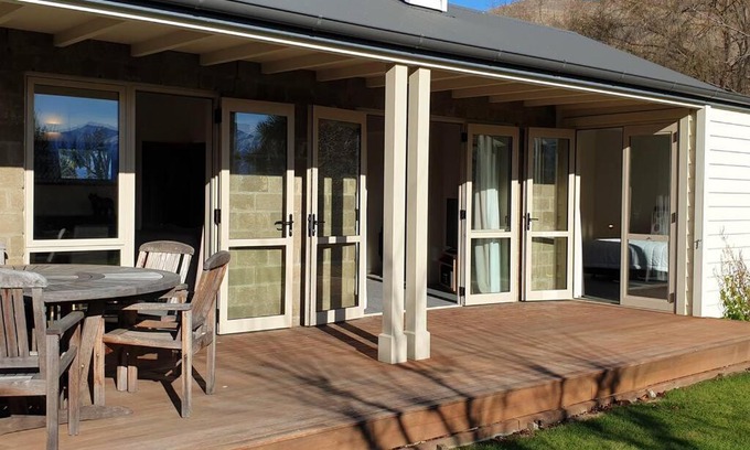 Wanaka Villa | Meadowstone Executive Villa Close to Lake Wanaka