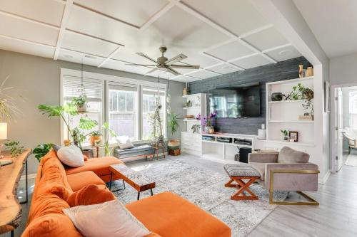 Moncks Corner House | Media Room and Yard Modern Moncks Corner Home