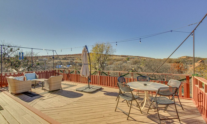 Medicine Park Cabin | Medicine Park Getaway: Kayaks, Deck & Mtn Views!