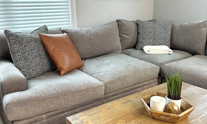 Medina House | Medina Square Retreat - Spacious 4 bdrm home walking distance to the square