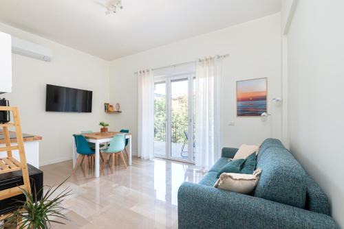 Quartiere XXXIV Lido di Ostia Levante Apartment | MediterraneaHouse Train Close By