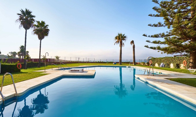 Sitio de Calahonda Apartment | Mediterranean apartment on the beachfront