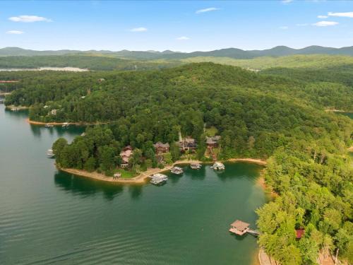Blue Ridge House | Medley Sunset Cove - Lake Blue Ridge Cabin Rental minutes to Downtown - Blue Ridge, GA