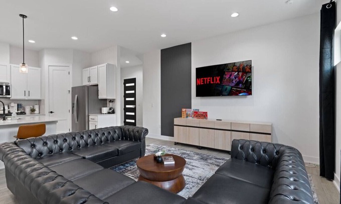 MLK Apartment | Mega Lux Combined Unit - Up to 36 Guests