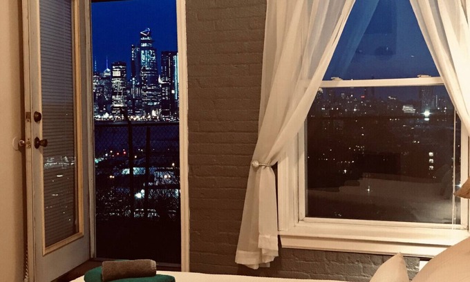 Union City Apartment | Mega Stunning Skyline View - APT 4-5 Combination - Sleeps 25 - 15 mins to NYC