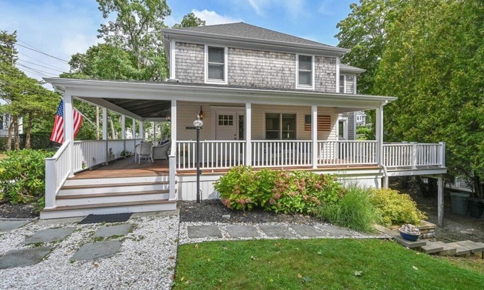 North Falmouth Cottage | Megansett Beach Retreat - steps from Cape Cod Beaches