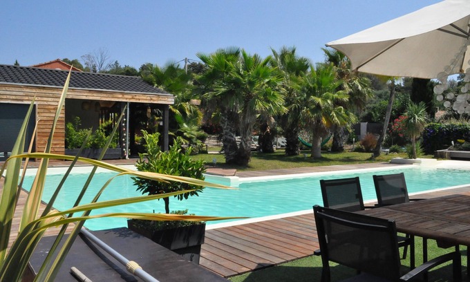 La Londe-les-Maures Apartment | Mekong Suite 2 adults + 2 children in Villa-Carroubier - Exotic standing