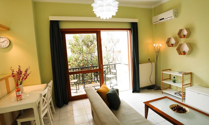Kato Galatas Apartment | Mel Studio 2, a modern, spacious and fully equipped apartment next to the sea.