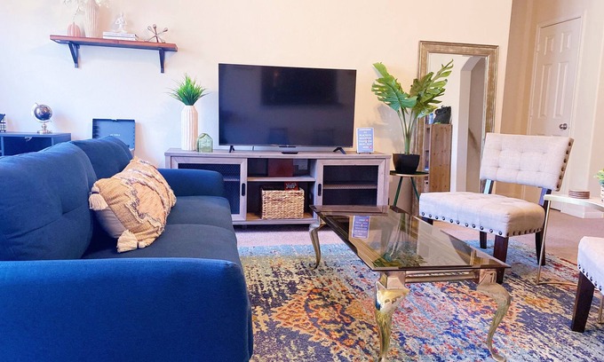 Central Southwest House | Mellow and cozy, your home away from home!