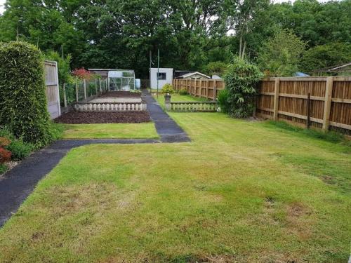 Pontneddfechan House | Mellte Avenue - Waterfalls House