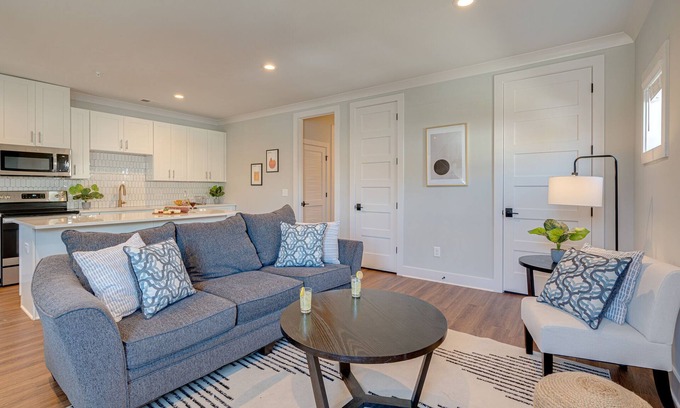Melrose House | Melrose Melody - 5 Mins to Broadway