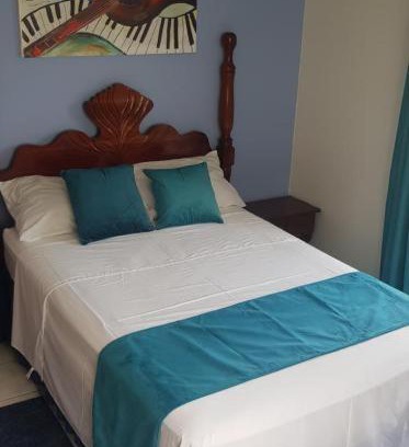 West Gate Hills House | Melrose Place