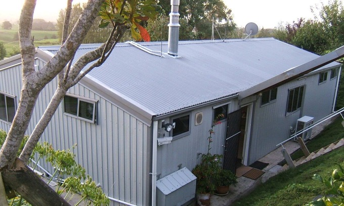 Maungatautari Cottage | Memory Lane Country Cottage with Hot Tub.