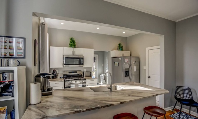 Medical District House | Memphis Home of the Blues 5 Star,1mi. to downtown, midtown. Gated, FREE parking