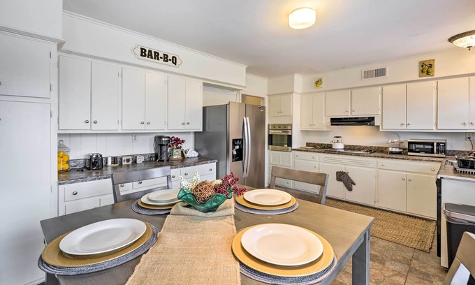 Whitehaven Cottage | Memphis Vacation Rental - 1/2 Mi to Graceland