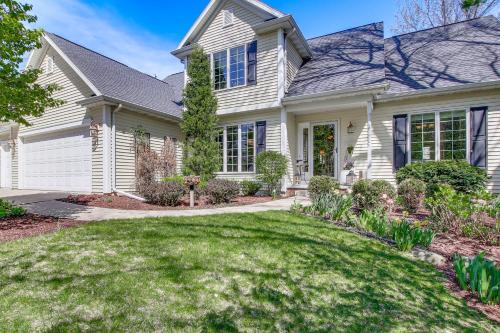 Menasha House | Menasha Home with Patio - Walking Distance to Lake!