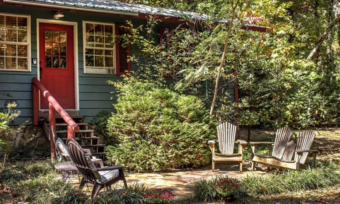 Mentone Cabin | Mentone's favorite Cozy Cabin! In the heart of Mentone: In Town but Far Out