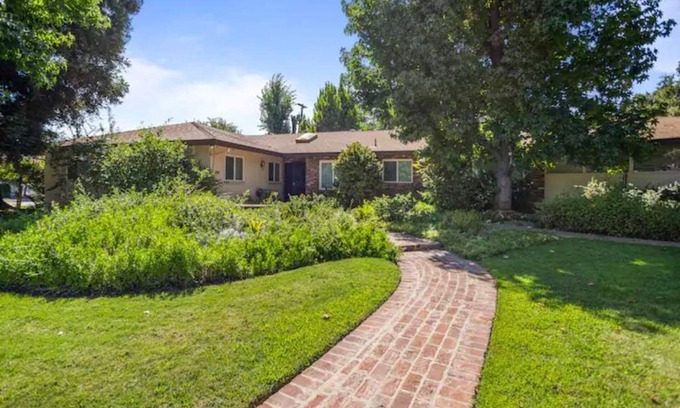 Merced House | "Merced Manor: Luxurious 6BR Home for Ultimate Comfort and Convenience"