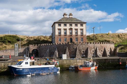 Eyemouth Apartment | Merchant's House - LARGE two floor apartment! Sleeps up to 11 people, First floor available separately, sleeping 2 people at a reduced rate!