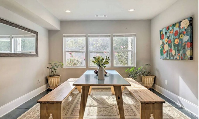 Stone Mountain Apartment | Merlyn's Cote D'azur