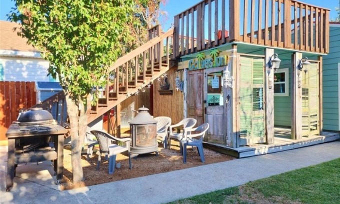 Galveston Cottage | Mermaid Academy with Tiki Lounge