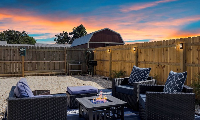 Panama City House | 🧜🏼‍♀️Mermaid Kisses-St Andrews Charmer! Sleeps 8 and 10 minutes to the 🏝️