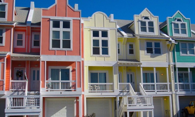 Bermuda Bay House | Mermaid Manor at Cambridge Cove 2 Bedroom Deluxe Townhome. Bermuda Bay Waterpark & Pool