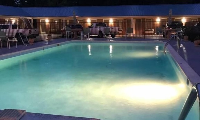 Williamsburg Hotel | Merrimac Inn & Suites