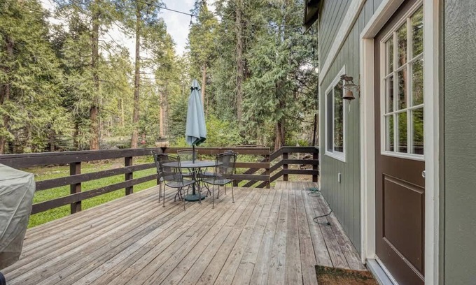 Sierra Cedars Cabin | Merry Meadow Cabin with Pond Views & BBQ Grill